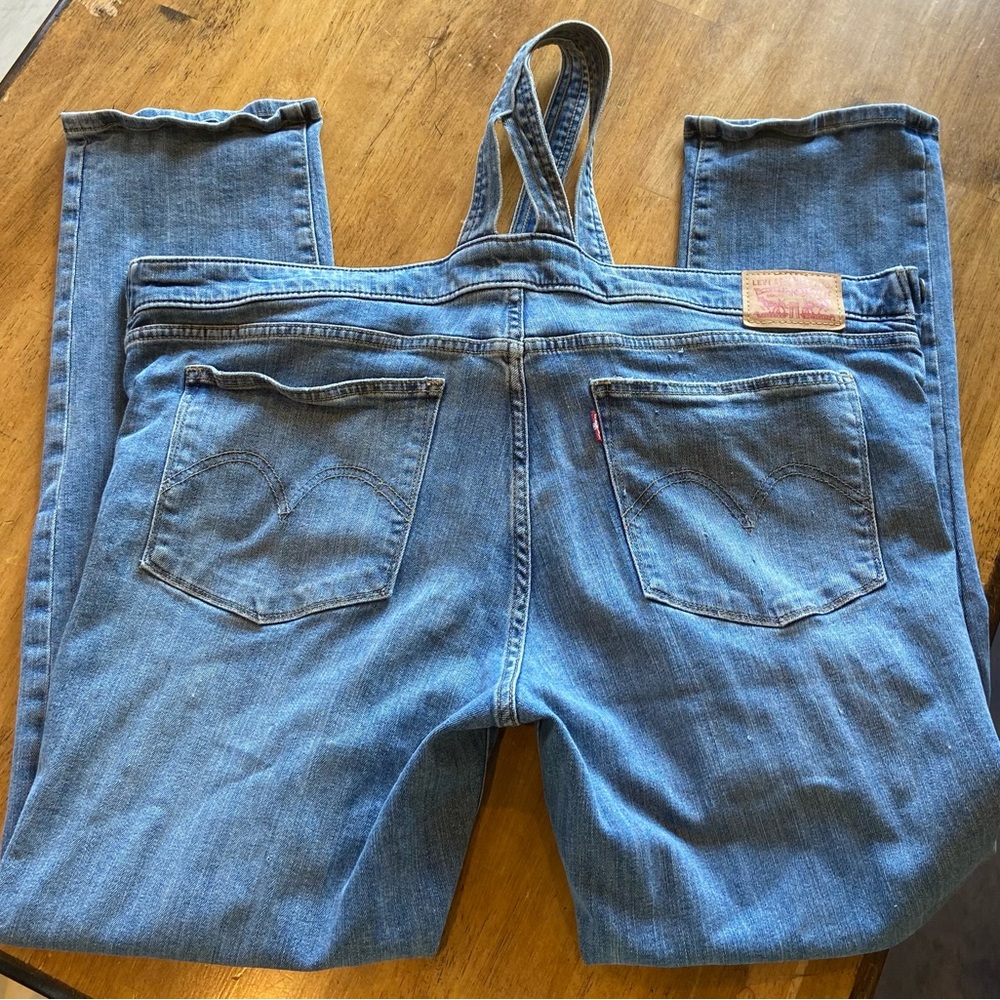 Levi jeans overalls size large. GUC